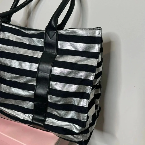 VICTORIA'S SECRET ZEBRA STRIPED TOTE BAG - Picture 8 of 10